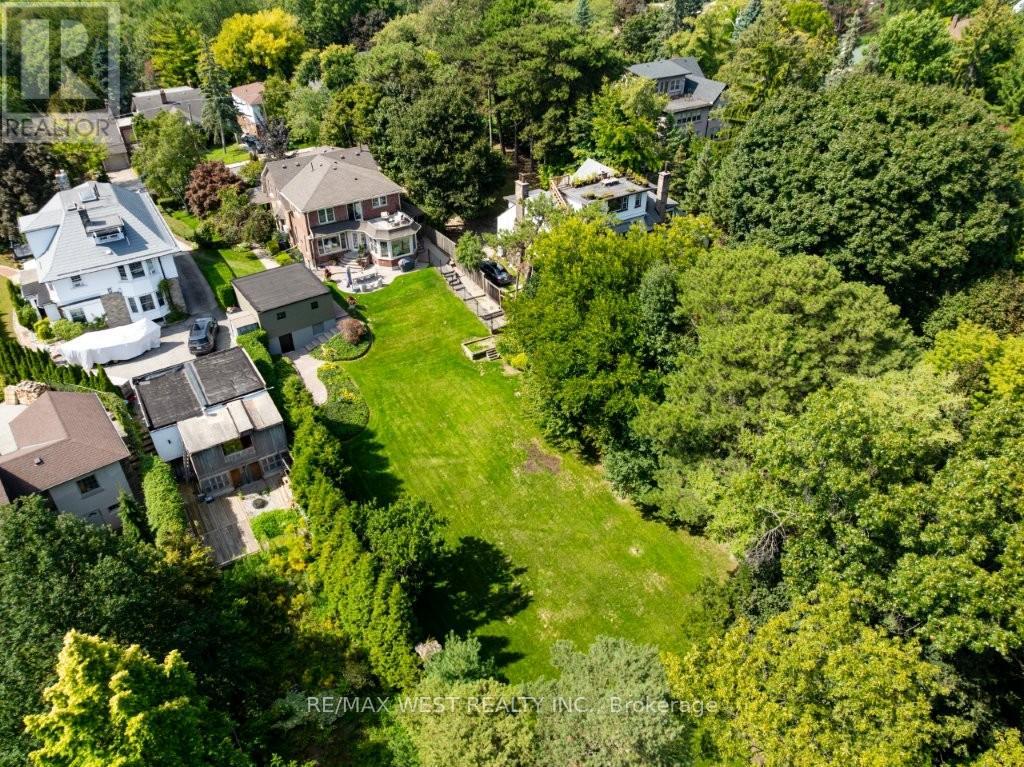 207 Ellis Avenue, Toronto, Ontario  M6S 2X4 - Photo 46 - W12400918