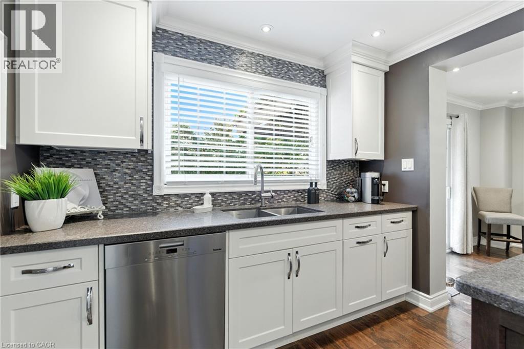 2041 Quail Valley Drive, Burlington, Ontario  L7M 2T5 - Photo 13 - 40776624