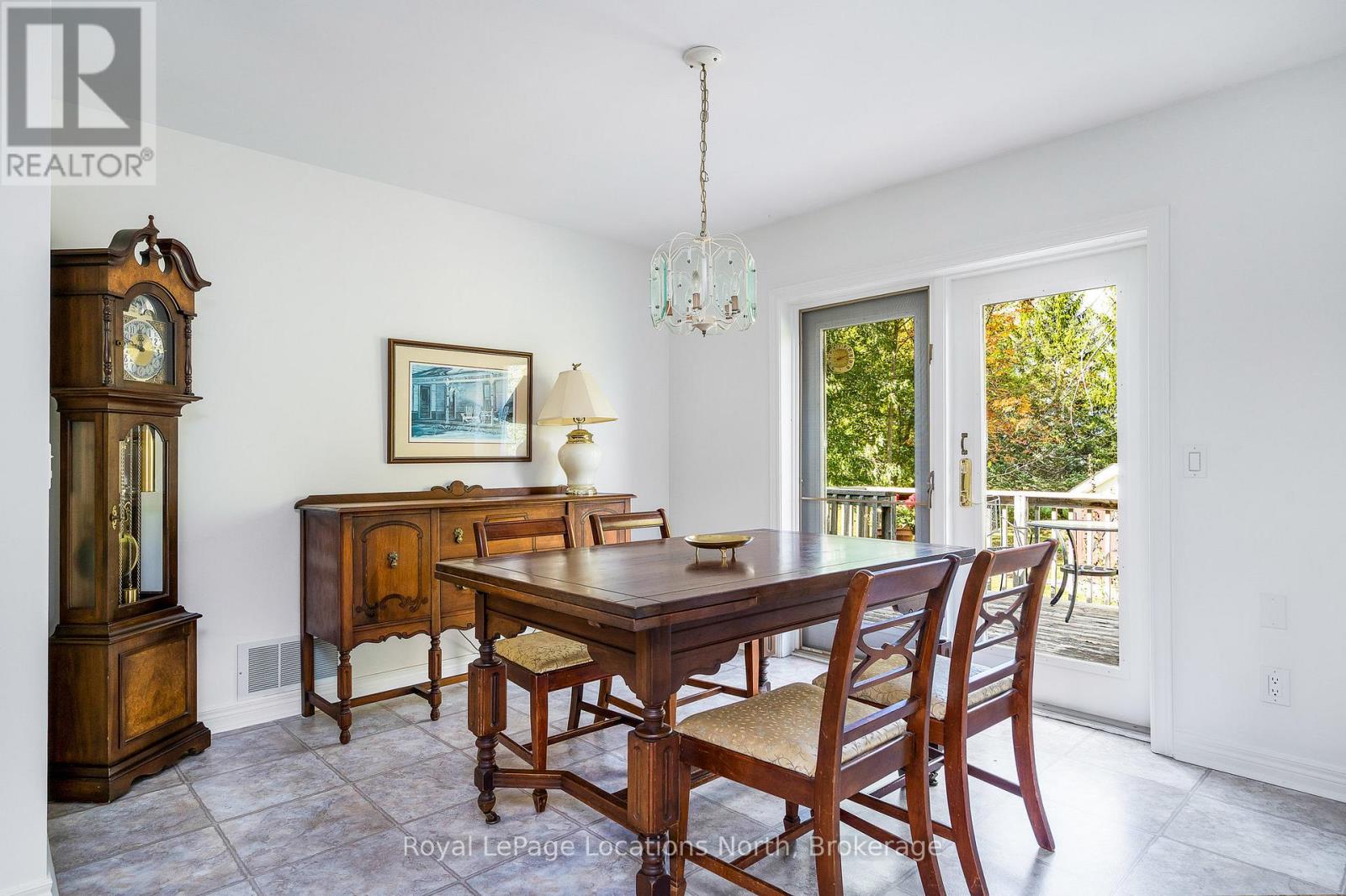 14 Sydenham Trail W, Clearview, Ontario  L0M 1H0 - Photo 15 - S12452472
