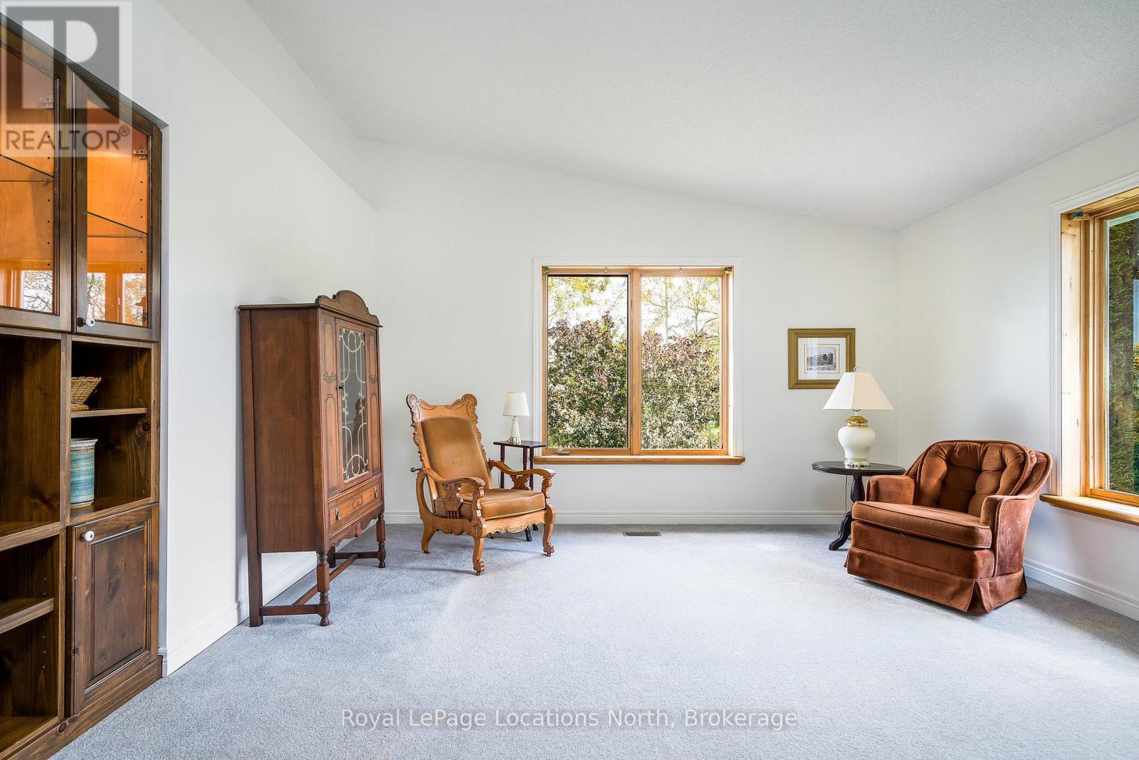 14 Sydenham Trail W, Clearview, Ontario  L0M 1H0 - Photo 21 - S12452472