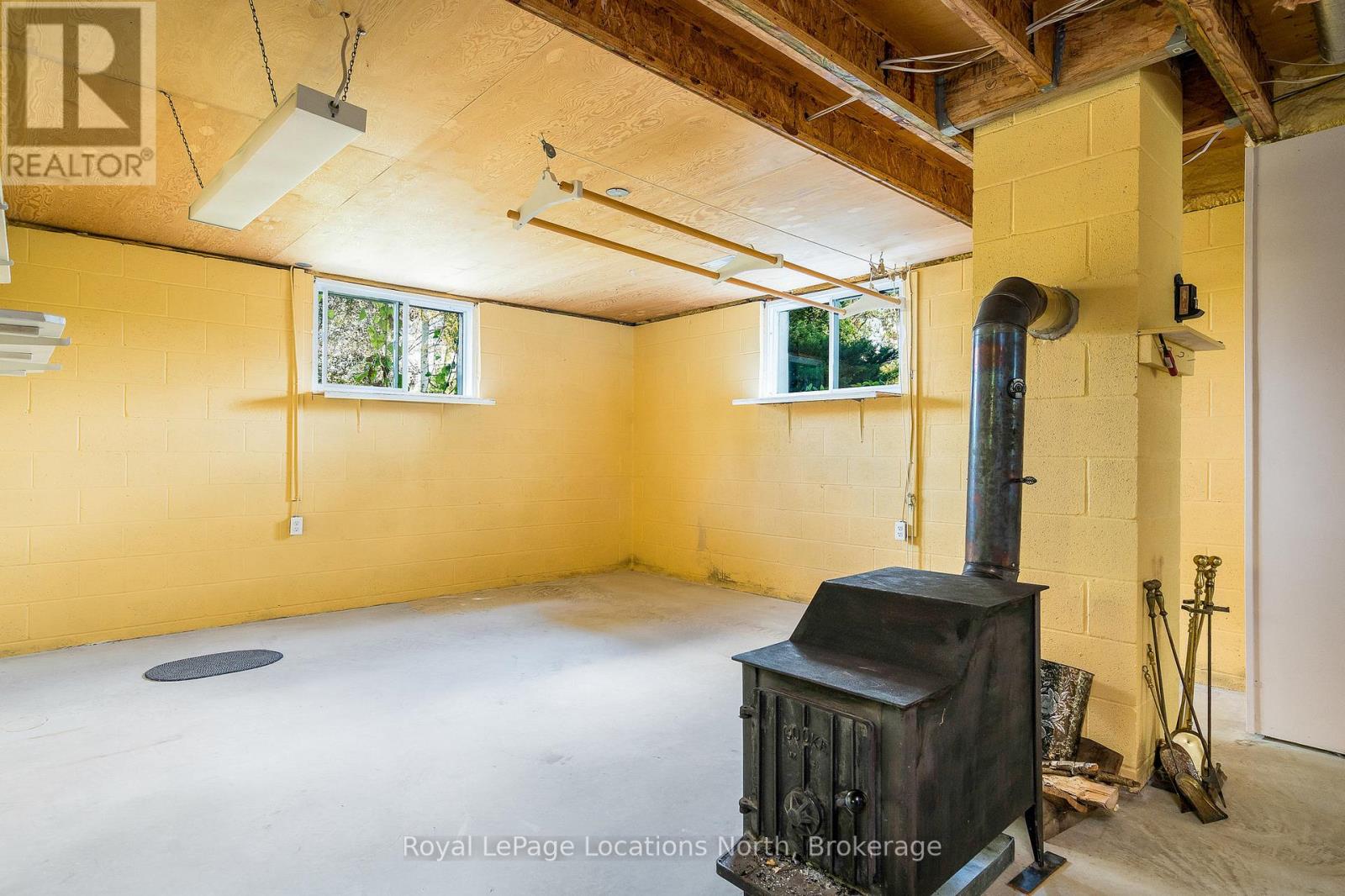 14 Sydenham Trail W, Clearview, Ontario  L0M 1H0 - Photo 32 - S12452472