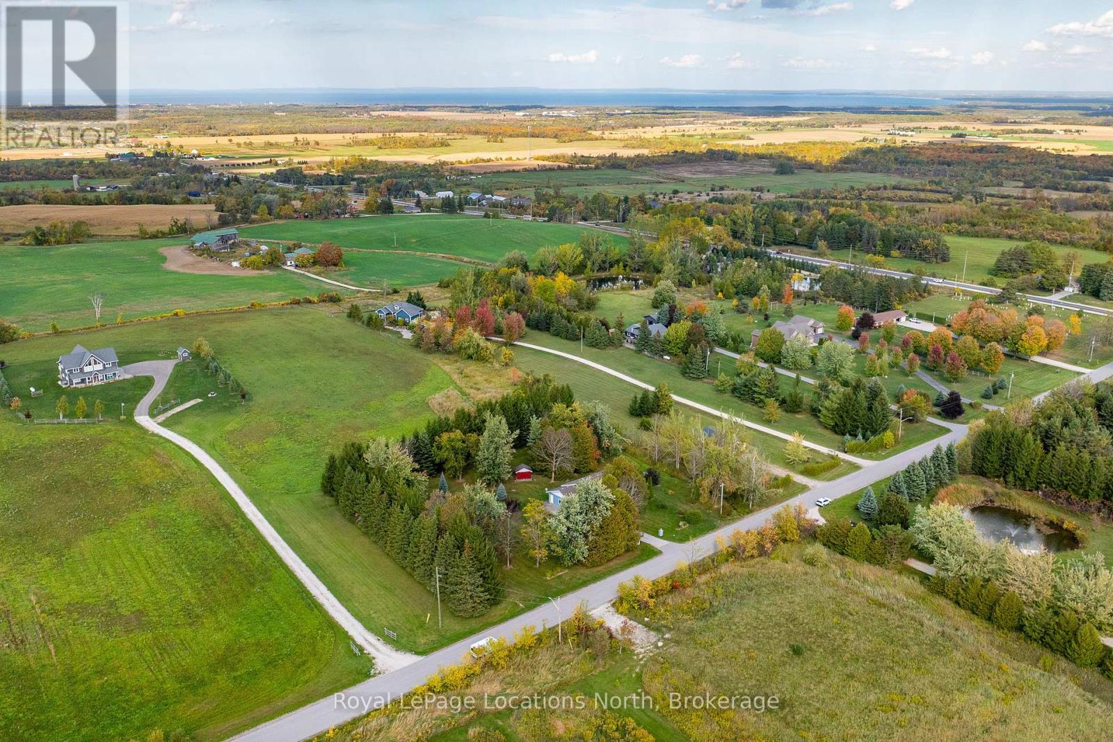 14 Sydenham Trail W, Clearview, Ontario  L0M 1H0 - Photo 38 - S12452472