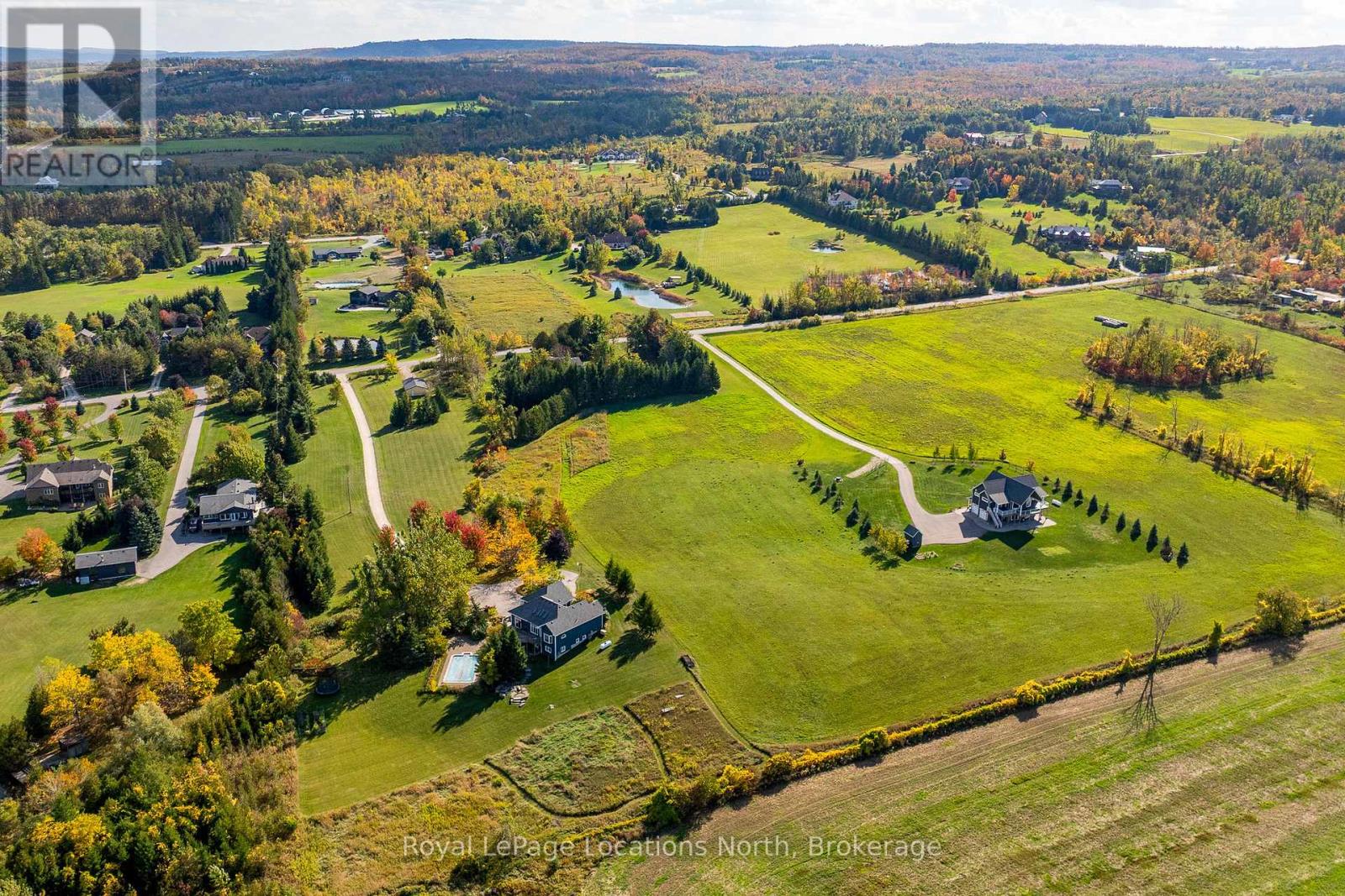 14 Sydenham Trail W, Clearview, Ontario  L0M 1H0 - Photo 41 - S12452472
