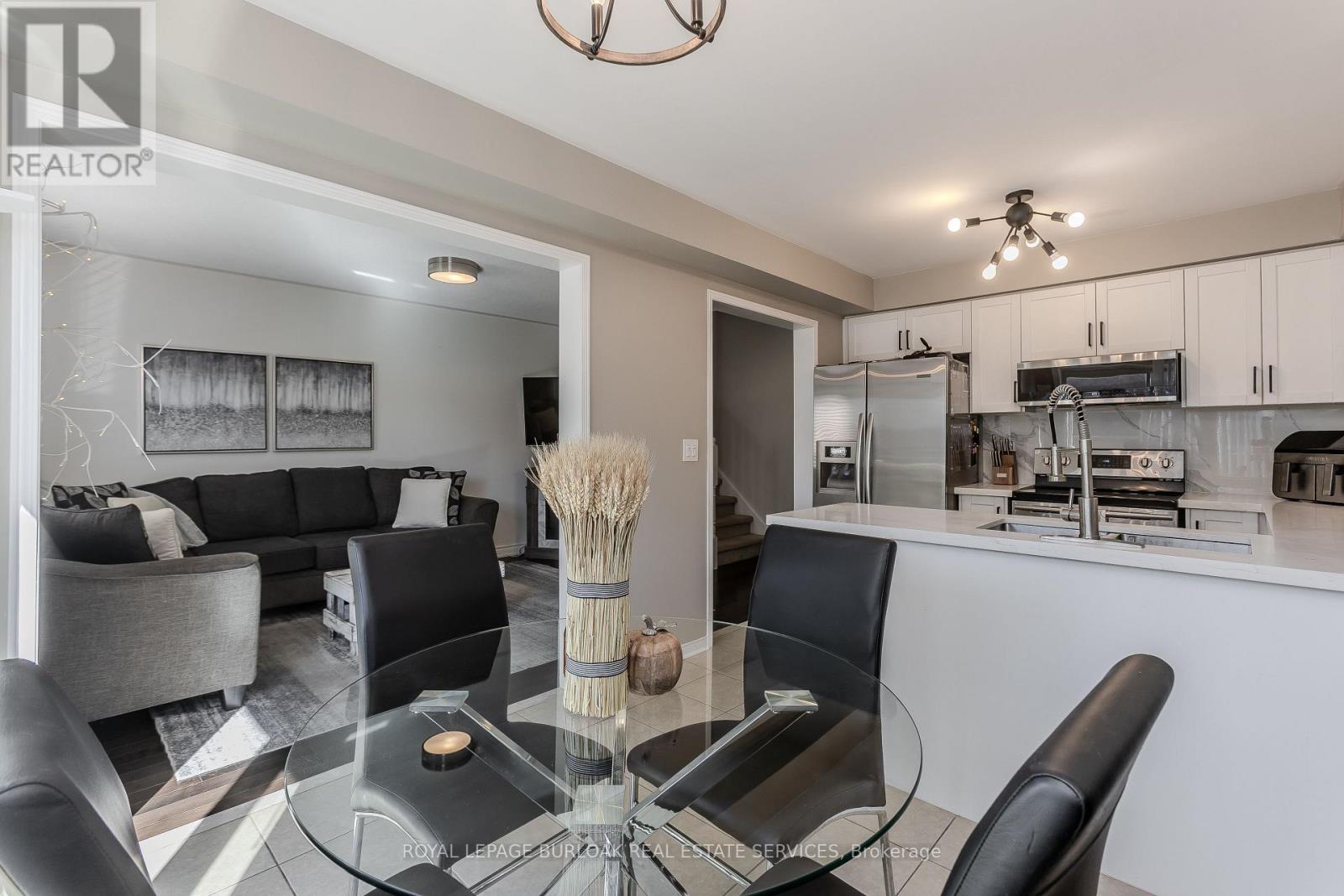 3356 Mikalda Road, Burlington, Ontario  L7M 0K9 - Photo 13 - W12452362