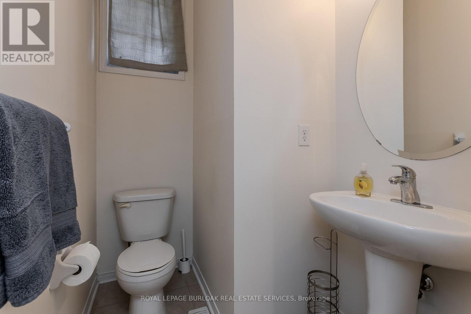 3356 Mikalda Road, Burlington, Ontario  L7M 0K9 - Photo 16 - W12452362