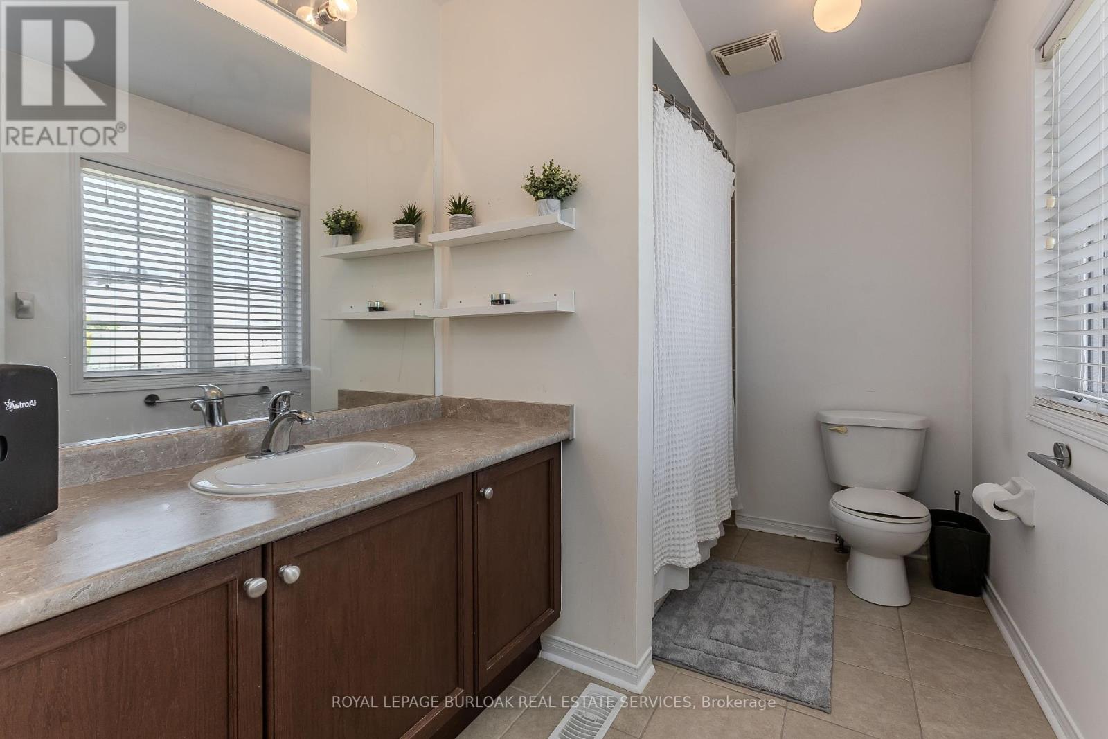3356 Mikalda Road, Burlington, Ontario  L7M 0K9 - Photo 19 - W12452362
