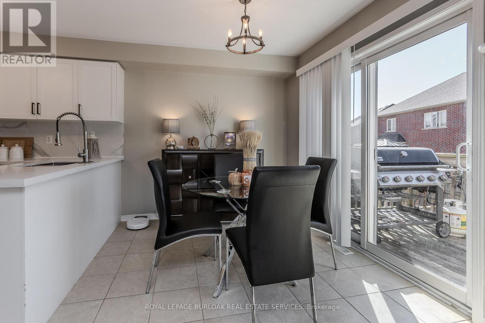 3356 Mikalda Road, Burlington, Ontario  L7M 0K9 - Photo 7 - W12452362