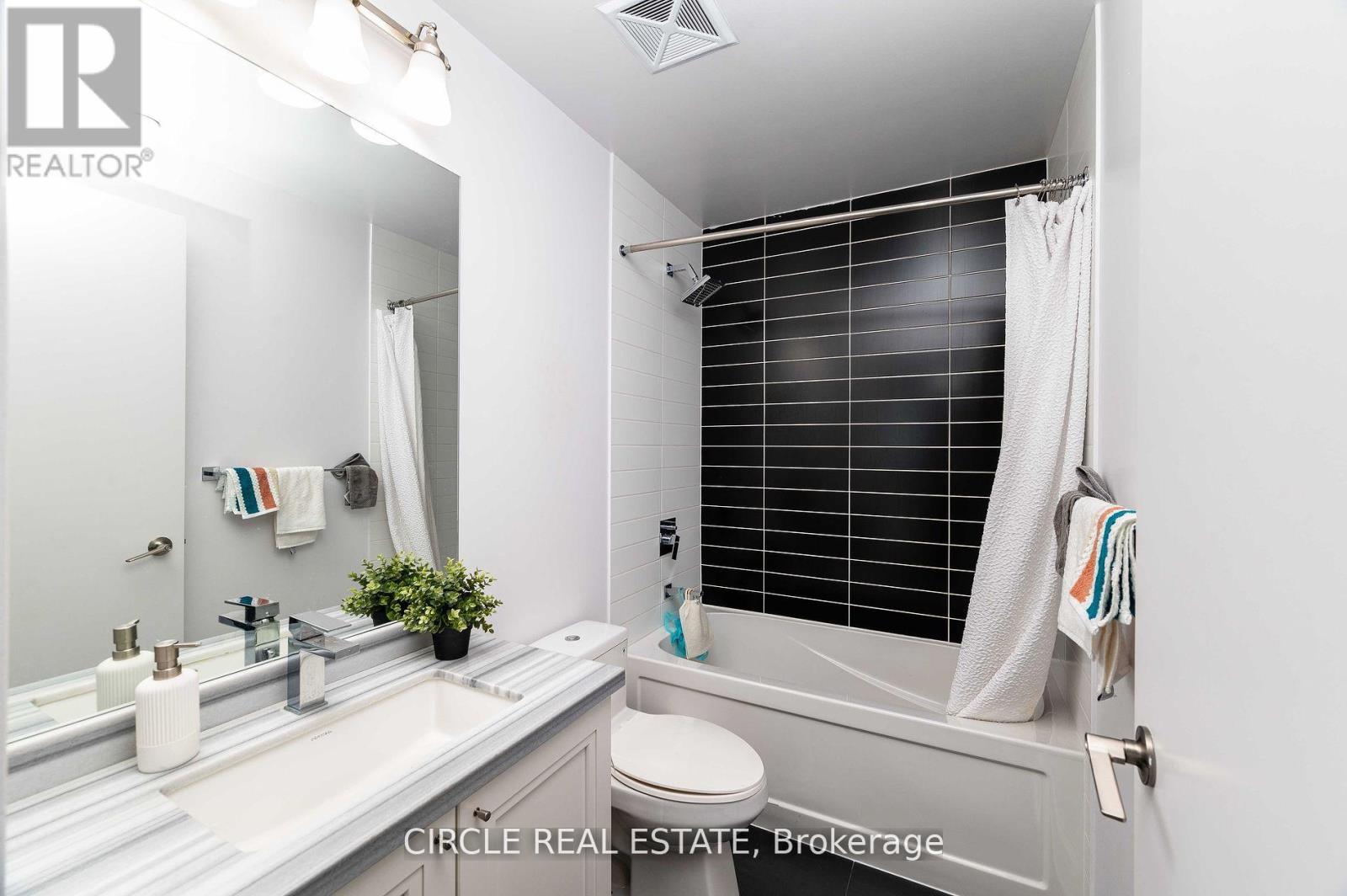 Ph04 - 4011 Brickstone Mews Road, Mississauga, Ontario  L5B 0J7 - Photo 10 - W12452392