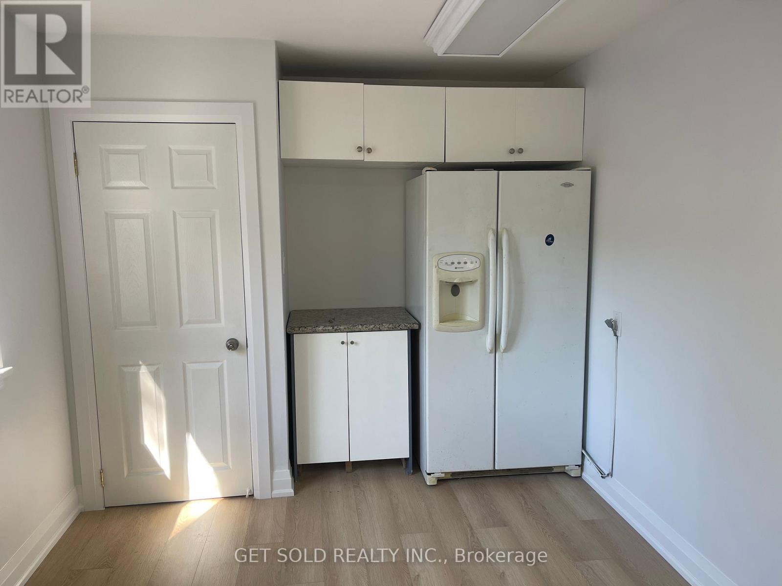 Main - 62 Grierson Road, Toronto, Ontario  M9W 3R3 - Photo 6 - W12452404