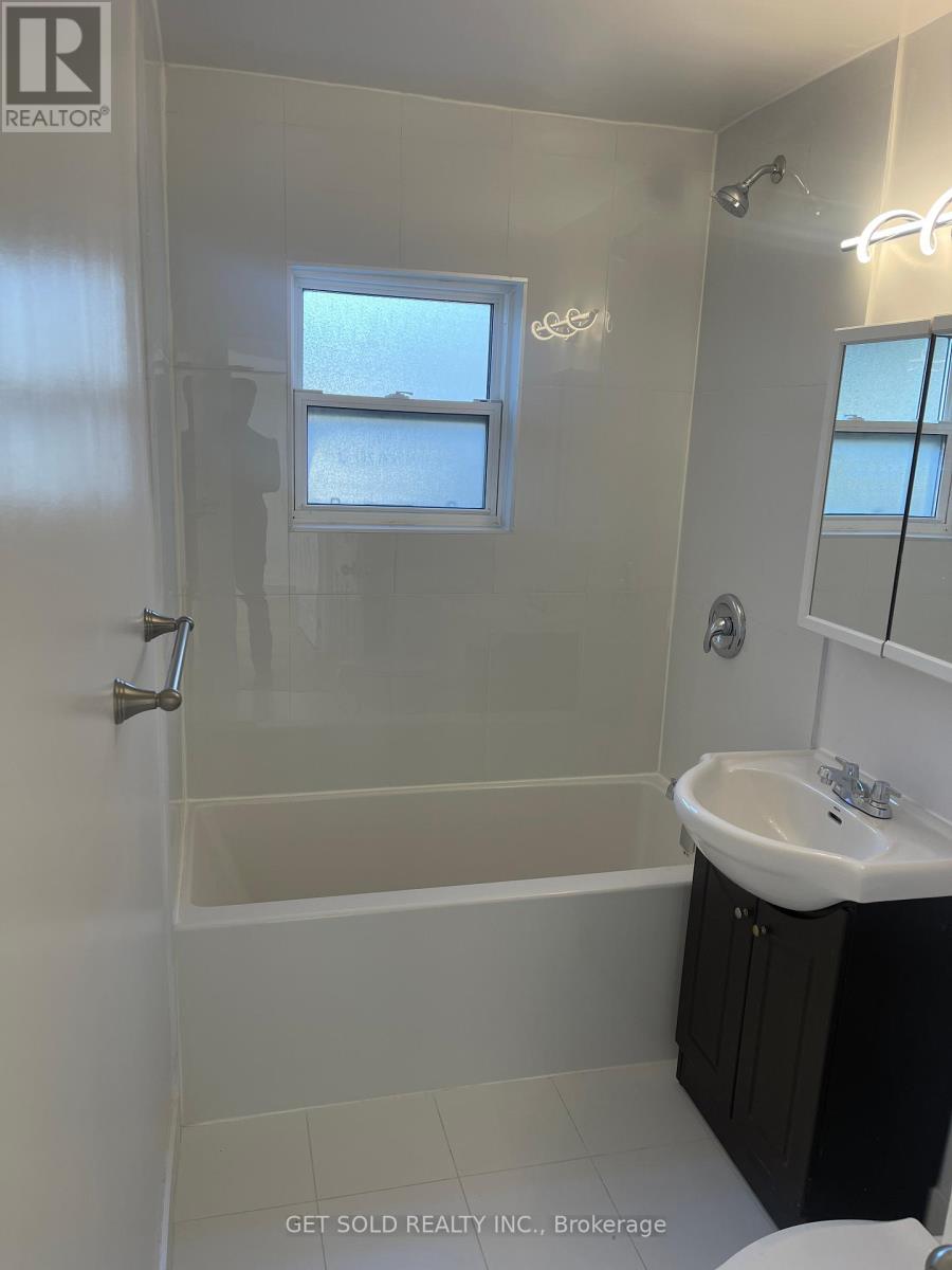 Main - 62 Grierson Road, Toronto, Ontario  M9W 3R3 - Photo 7 - W12452404