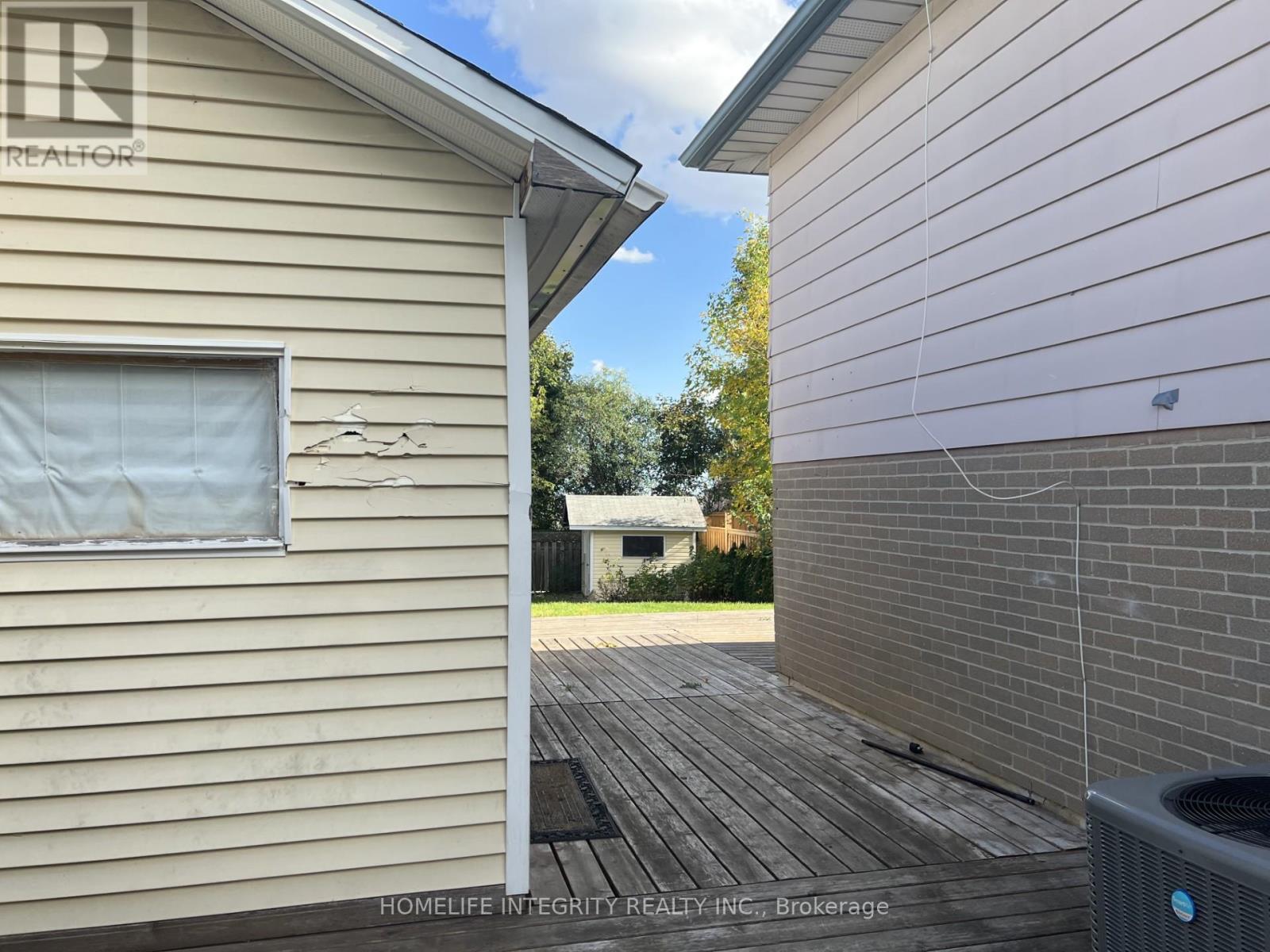 163 Archdekin Drive, Brampton, Ontario  L6V 1Y8 - Photo 6 - W12452426
