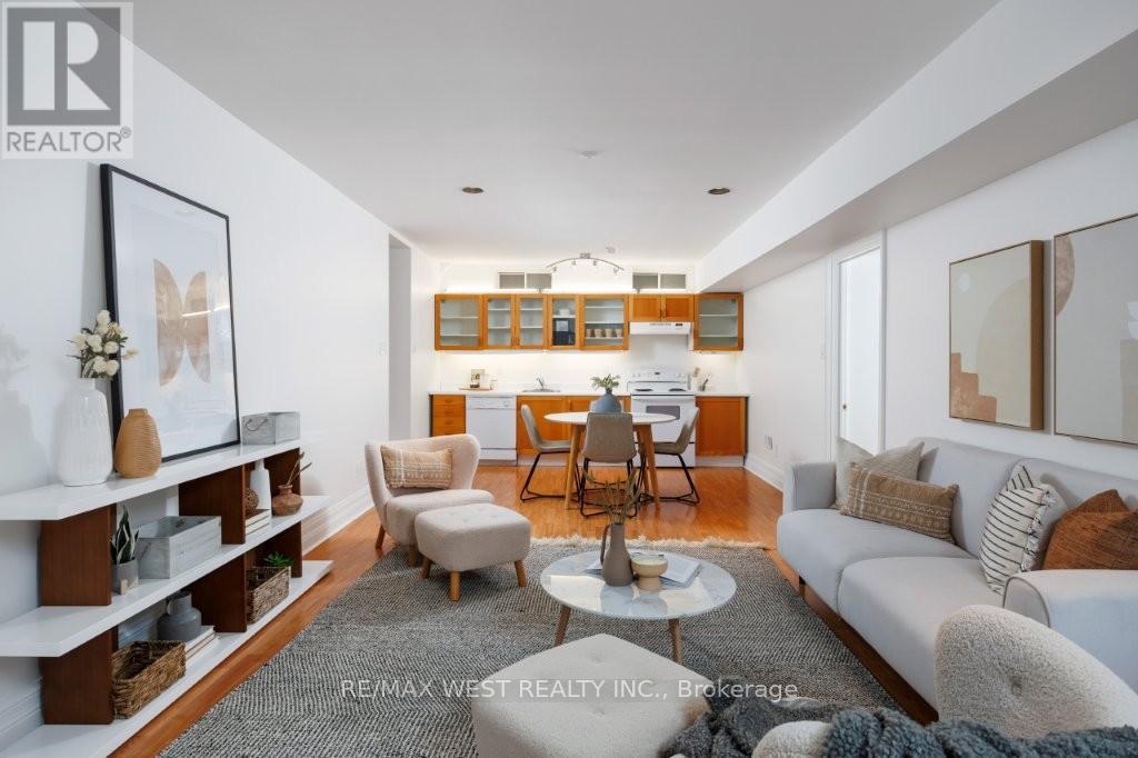 207 Ellis Avenue, Toronto, Ontario  M6S 2X4 - Photo 30 - W12400918