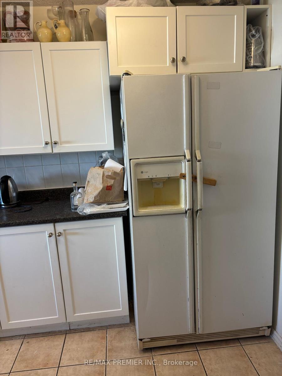 905 - 40 Panorama Court, Toronto, Ontario  M9V 4M1 - Photo 4 - W12450292