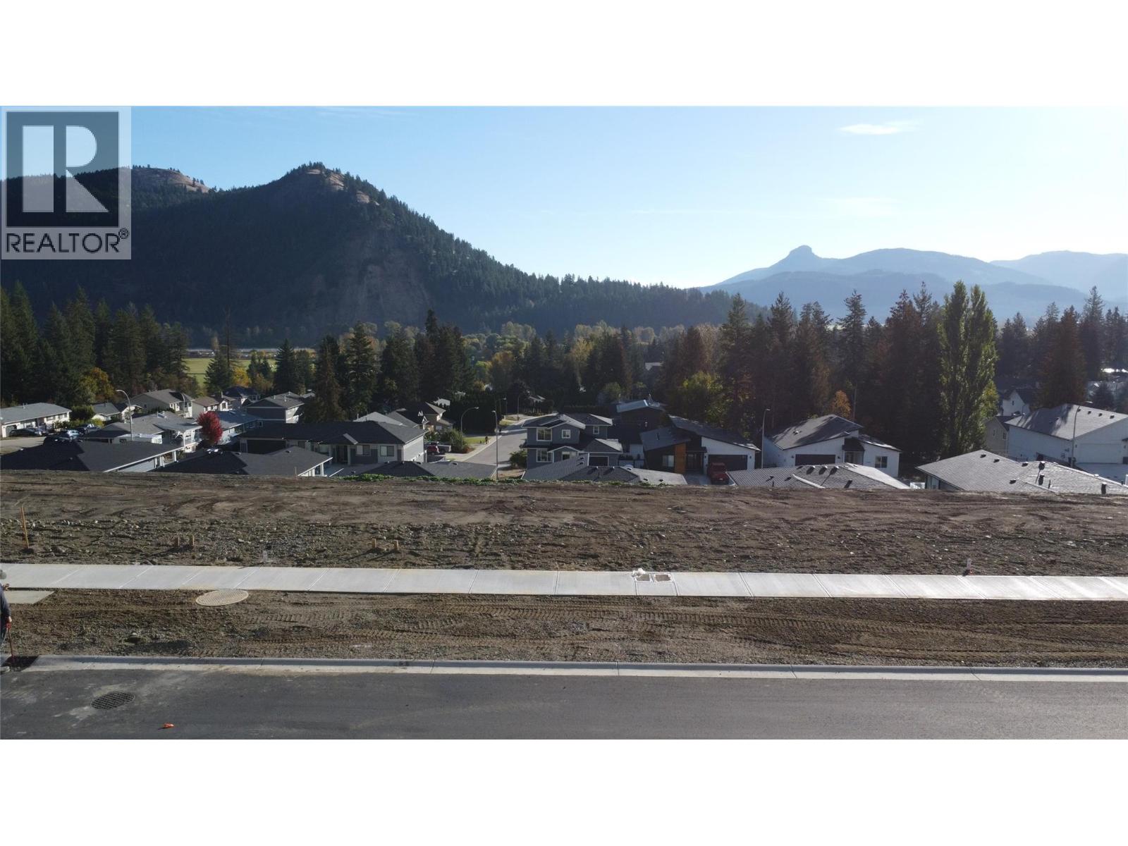 2225 Mountain View Avenue, Lumby, British Columbia  V0E 2G0 - Photo 12 - 10365079