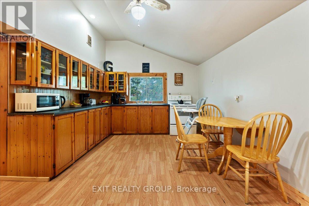 52 County Road 15, Prince Edward County (Sophiasburg Ward), Ontario  K0K 1W0 - Photo 10 - X12452511