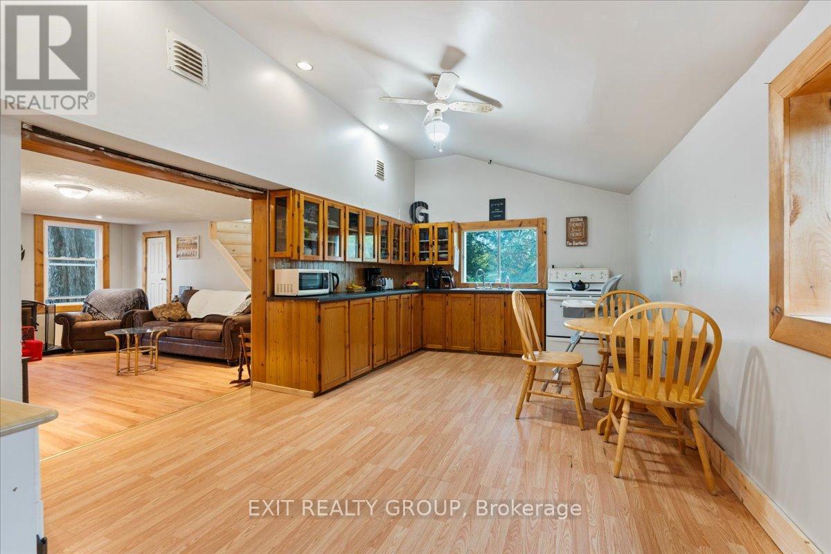 52 County Road 15, Prince Edward County (Sophiasburg Ward), Ontario  K0K 1W0 - Photo 15 - X12452511