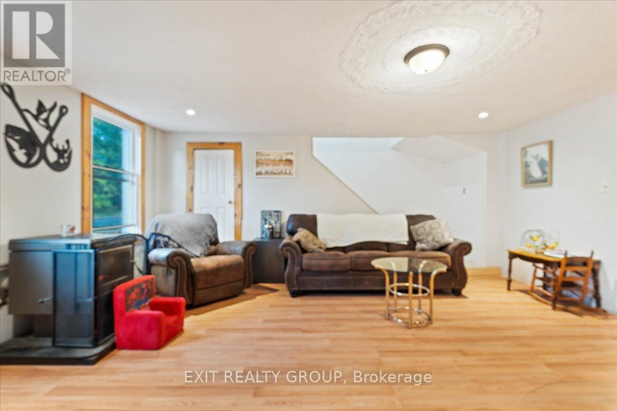 52 County Road 15, Prince Edward County (Sophiasburg Ward), Ontario  K0K 1W0 - Photo 3 - X12452511