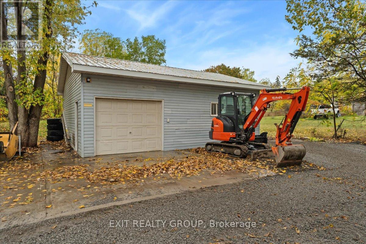52 County Road 15, Prince Edward County (Sophiasburg Ward), Ontario  K0K 1W0 - Photo 32 - X12452511