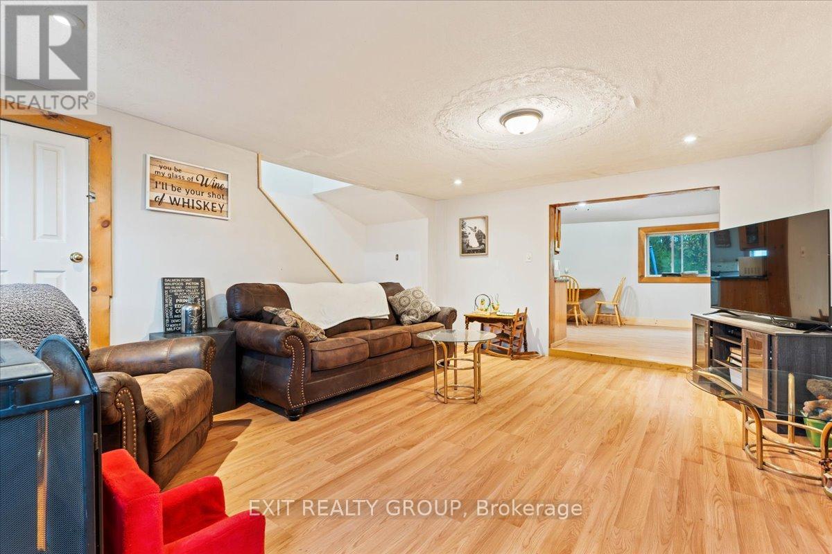 52 County Road 15, Prince Edward County (Sophiasburg Ward), Ontario  K0K 1W0 - Photo 5 - X12452511