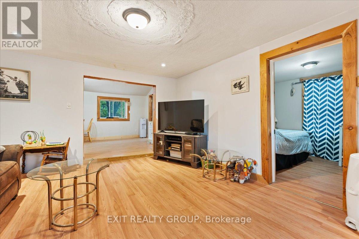 52 County Road 15, Prince Edward County (Sophiasburg Ward), Ontario  K0K 1W0 - Photo 6 - X12452511