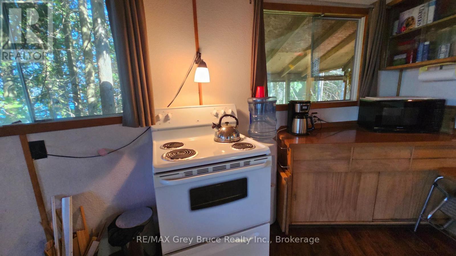 8 Carter Road, Northern Bruce Peninsula, Ontario  N0H 1W0 - Photo 10 - X12452562