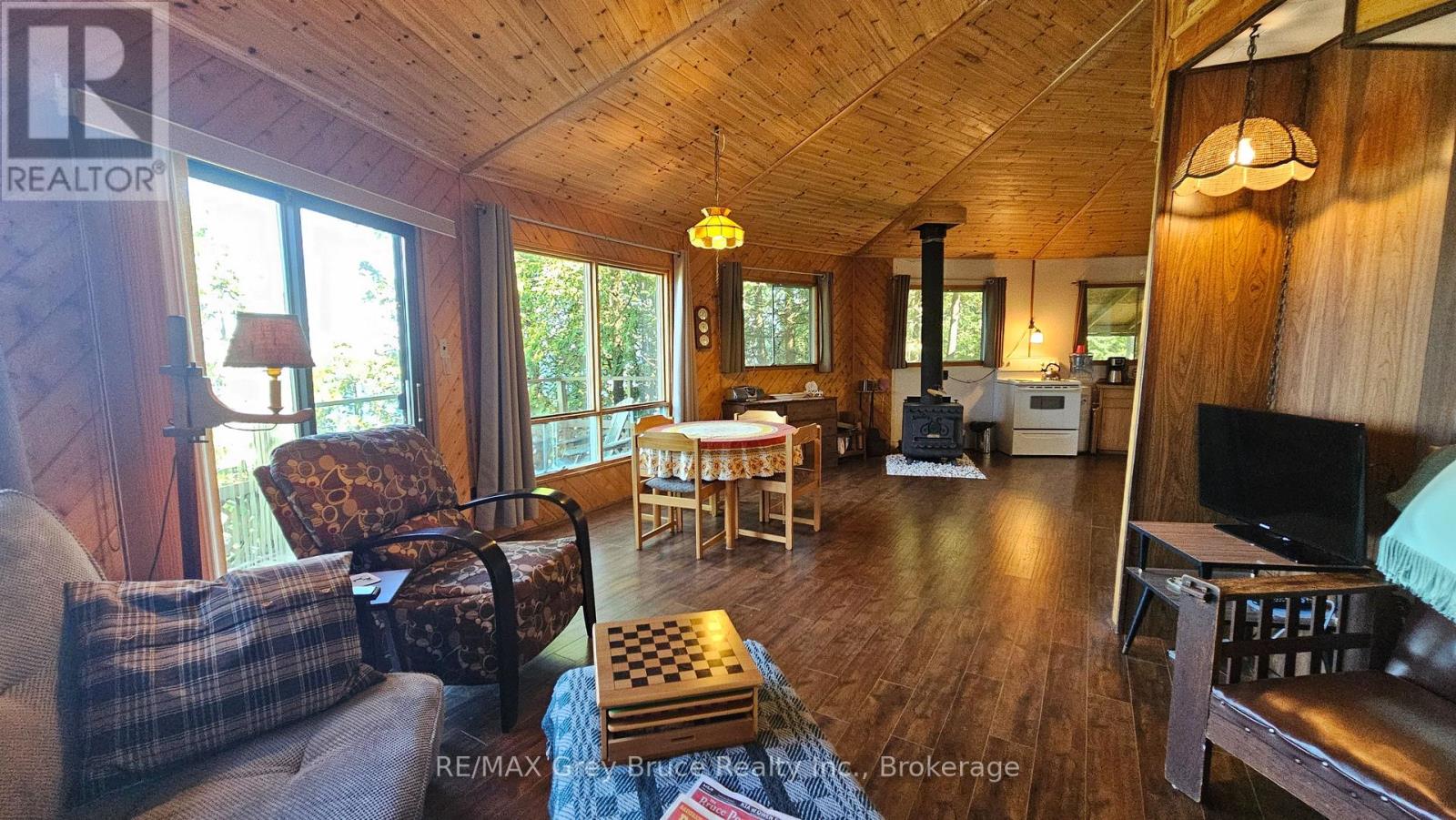 8 Carter Road, Northern Bruce Peninsula, Ontario  N0H 1W0 - Photo 5 - X12452562