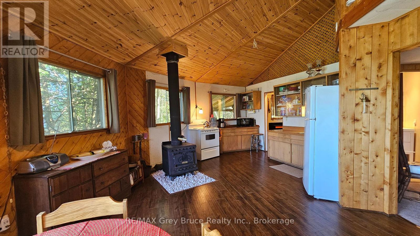 8 Carter Road, Northern Bruce Peninsula, Ontario  N0H 1W0 - Photo 7 - X12452562
