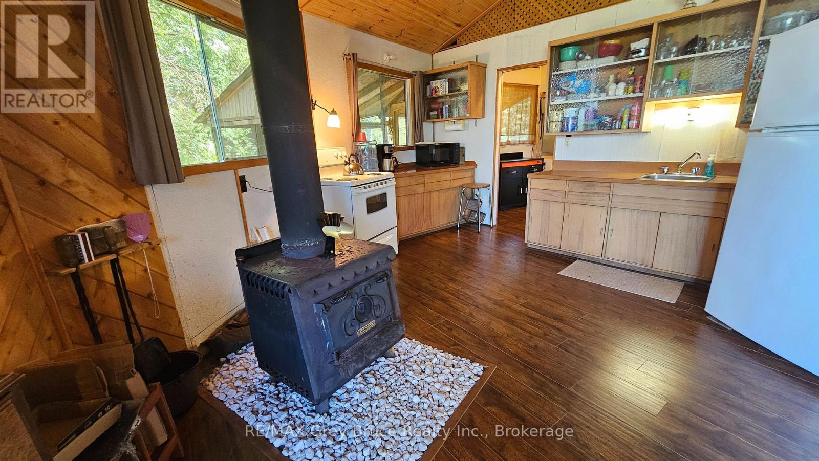 8 Carter Road, Northern Bruce Peninsula, Ontario  N0H 1W0 - Photo 8 - X12452562