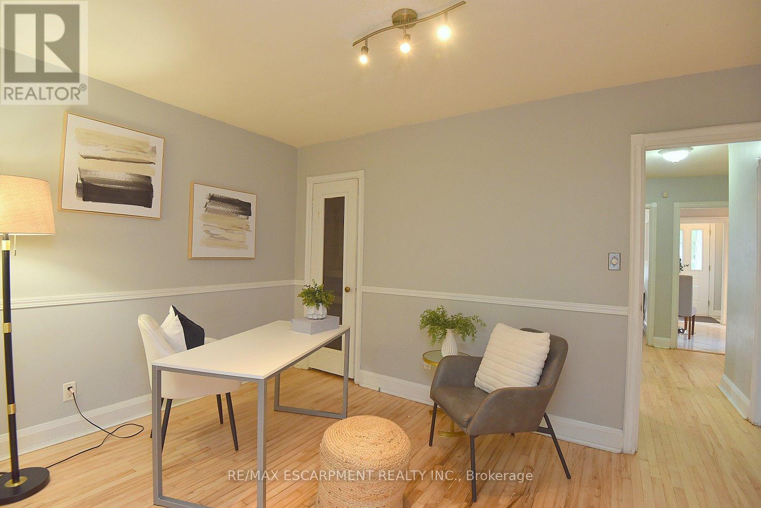 82 East 38th Street, Hamilton, Ontario  L8V 4E5 - Photo 17 - X12452417