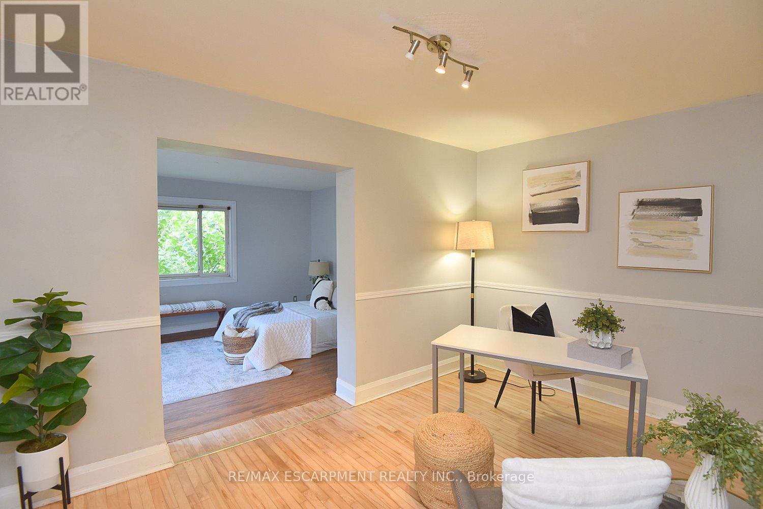 82 East 38th Street, Hamilton, Ontario  L8V 4E5 - Photo 19 - X12452417