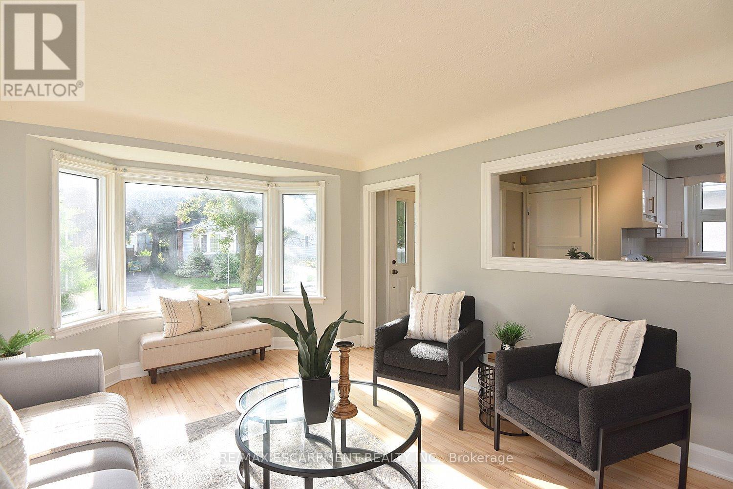 82 East 38th Street, Hamilton, Ontario  L8V 4E5 - Photo 5 - X12452417