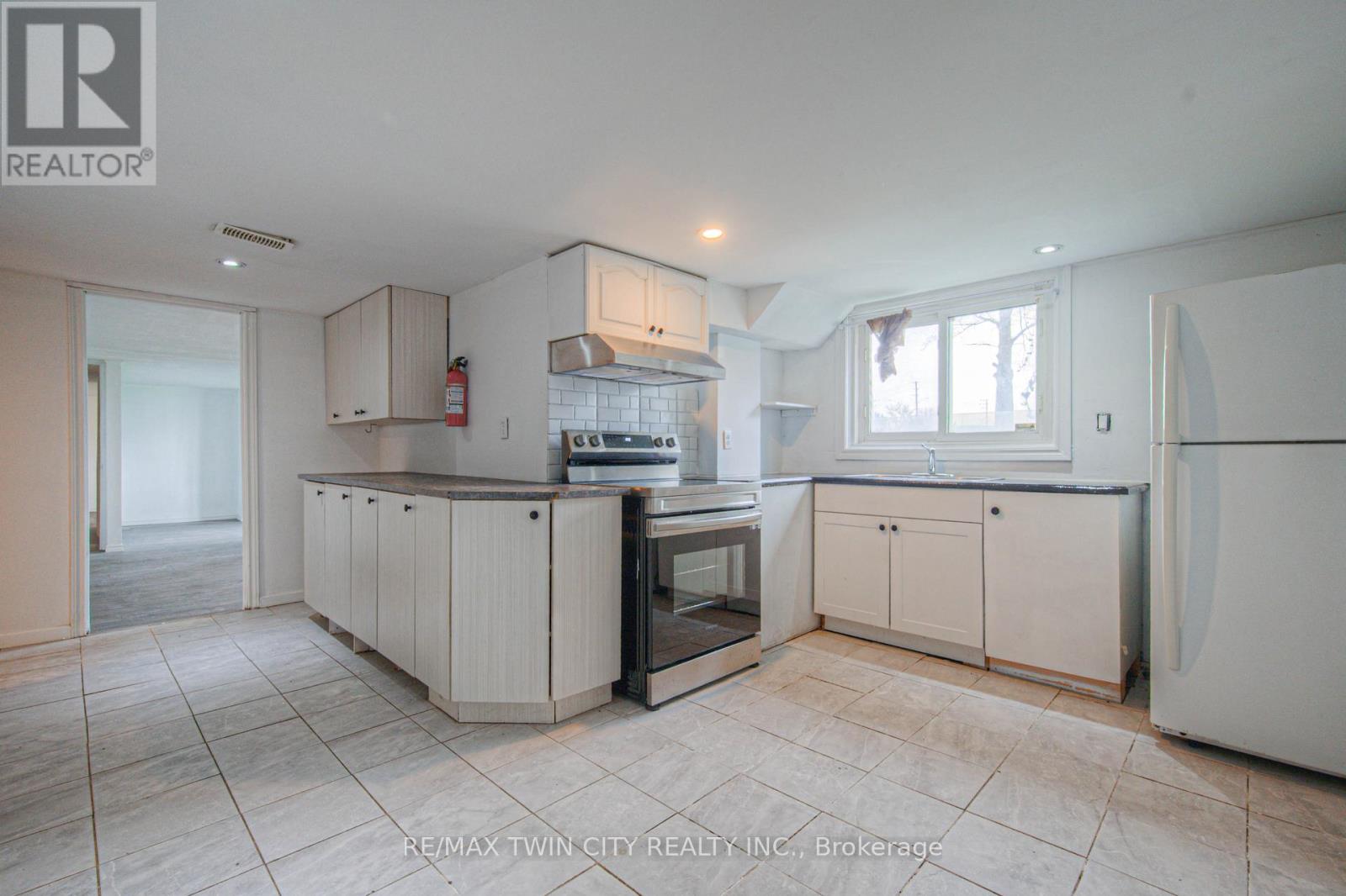 2300 Fountain Street N, Cambridge, Ontario  N3H 4R7 - Photo 22 - X12452429