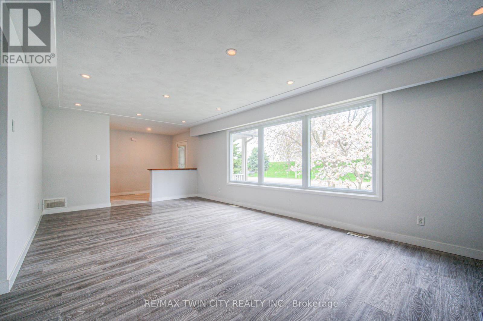 2300 Fountain Street N, Cambridge, Ontario  N3H 4R7 - Photo 6 - X12452429