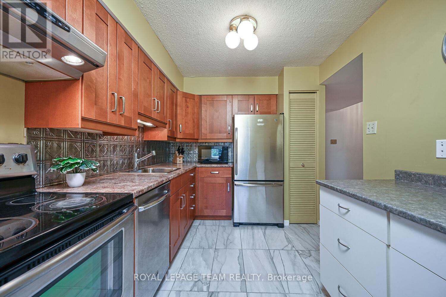 403 - 800 Mckellar Avenue, Ottawa, Ontario  K2A 2X5 - Photo 11 - X12452496