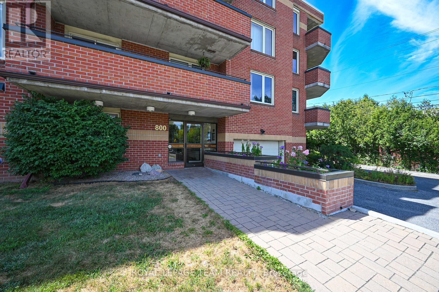 403 - 800 Mckellar Avenue, Ottawa, Ontario  K2A 2X5 - Photo 3 - X12452496