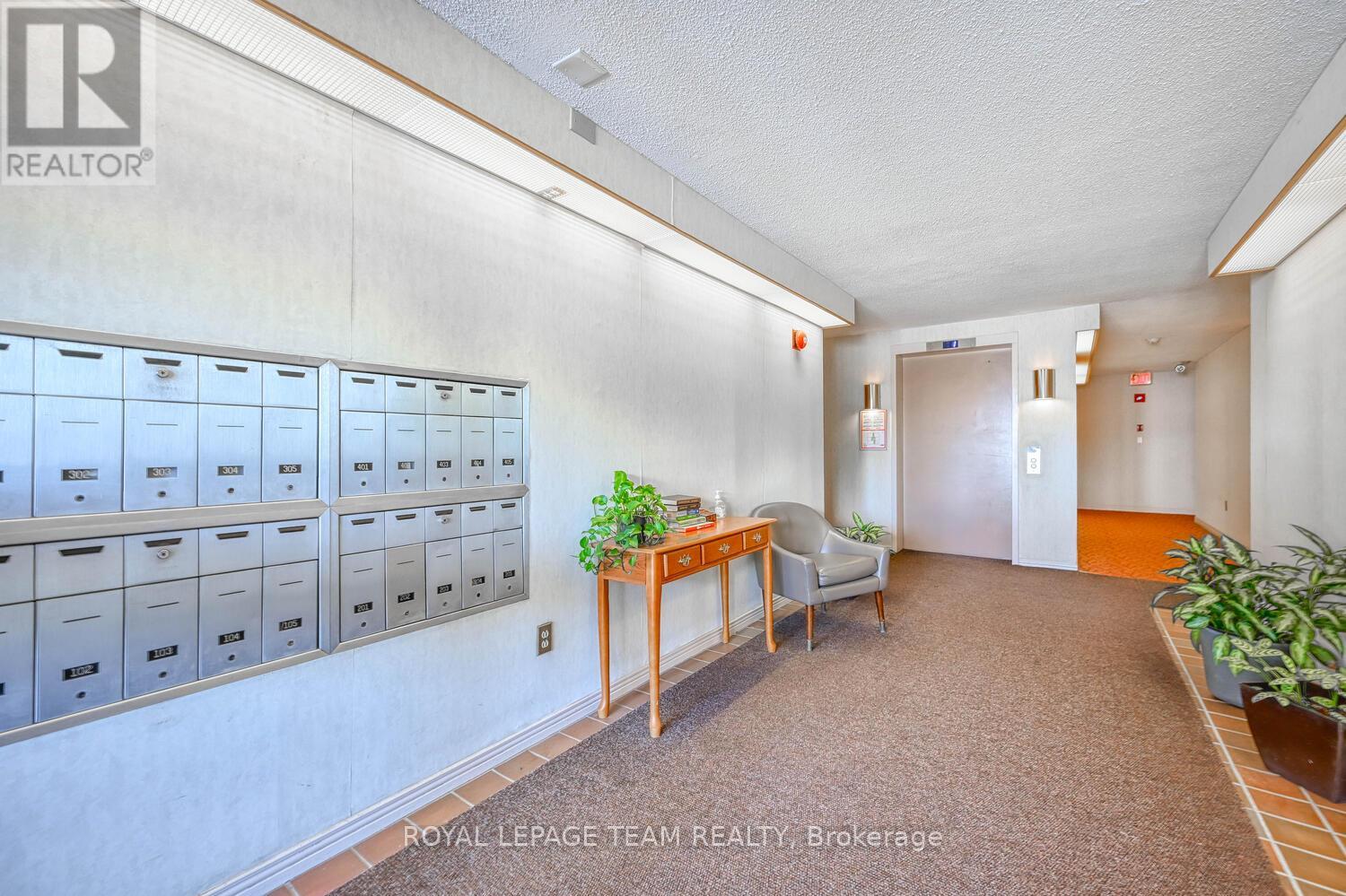 403 - 800 Mckellar Avenue, Ottawa, Ontario  K2A 2X5 - Photo 4 - X12452496