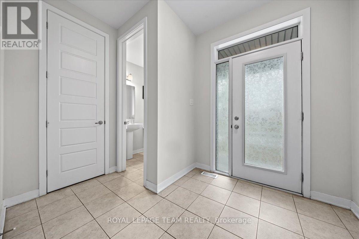 331 Crossway Terrace, Ottawa, Ontario  K2S 2Z3 - Photo 3 - X12452505