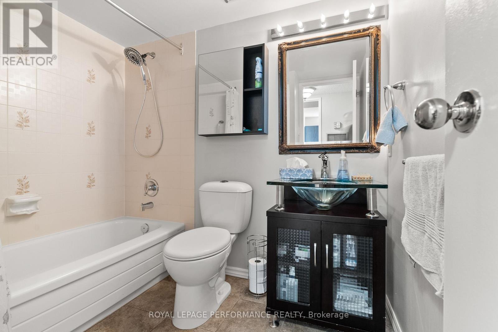 Unit #407 - 200 Lafontaine Avenue, Ottawa, Ontario  K1L 8K8 - Photo 19 - X12452542
