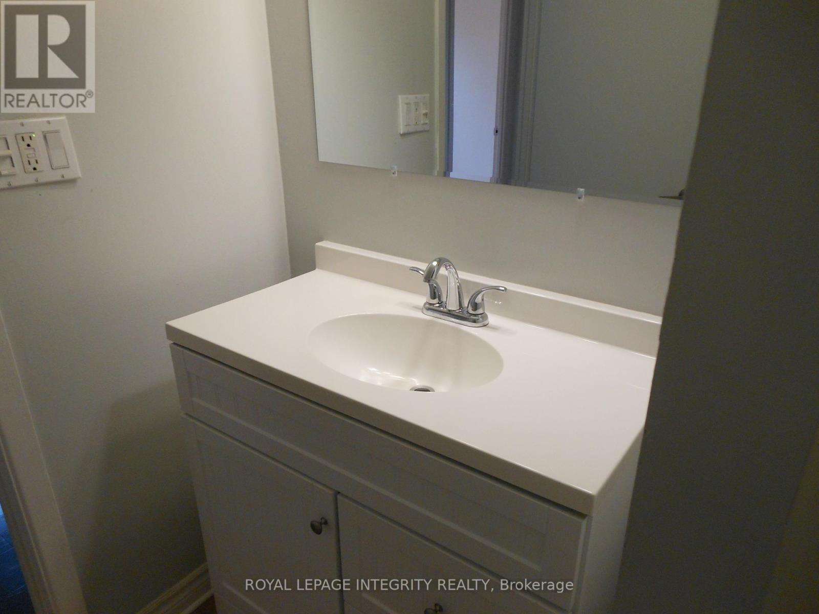 2 Laurie Court, Ottawa, Ontario  K2L 1S3 - Photo 15 - X12452552