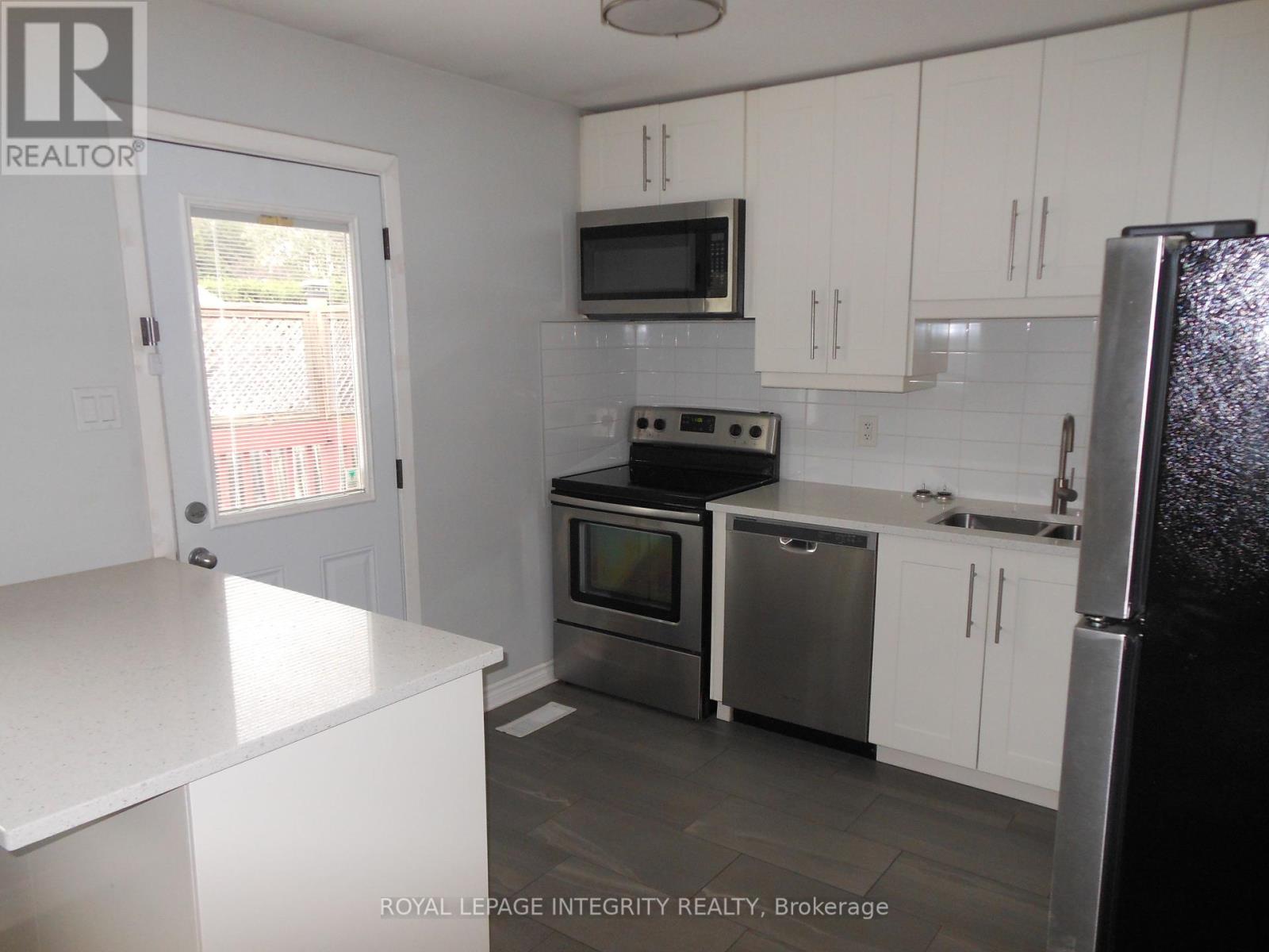 2 Laurie Court, Ottawa, Ontario  K2L 1S3 - Photo 4 - X12452552