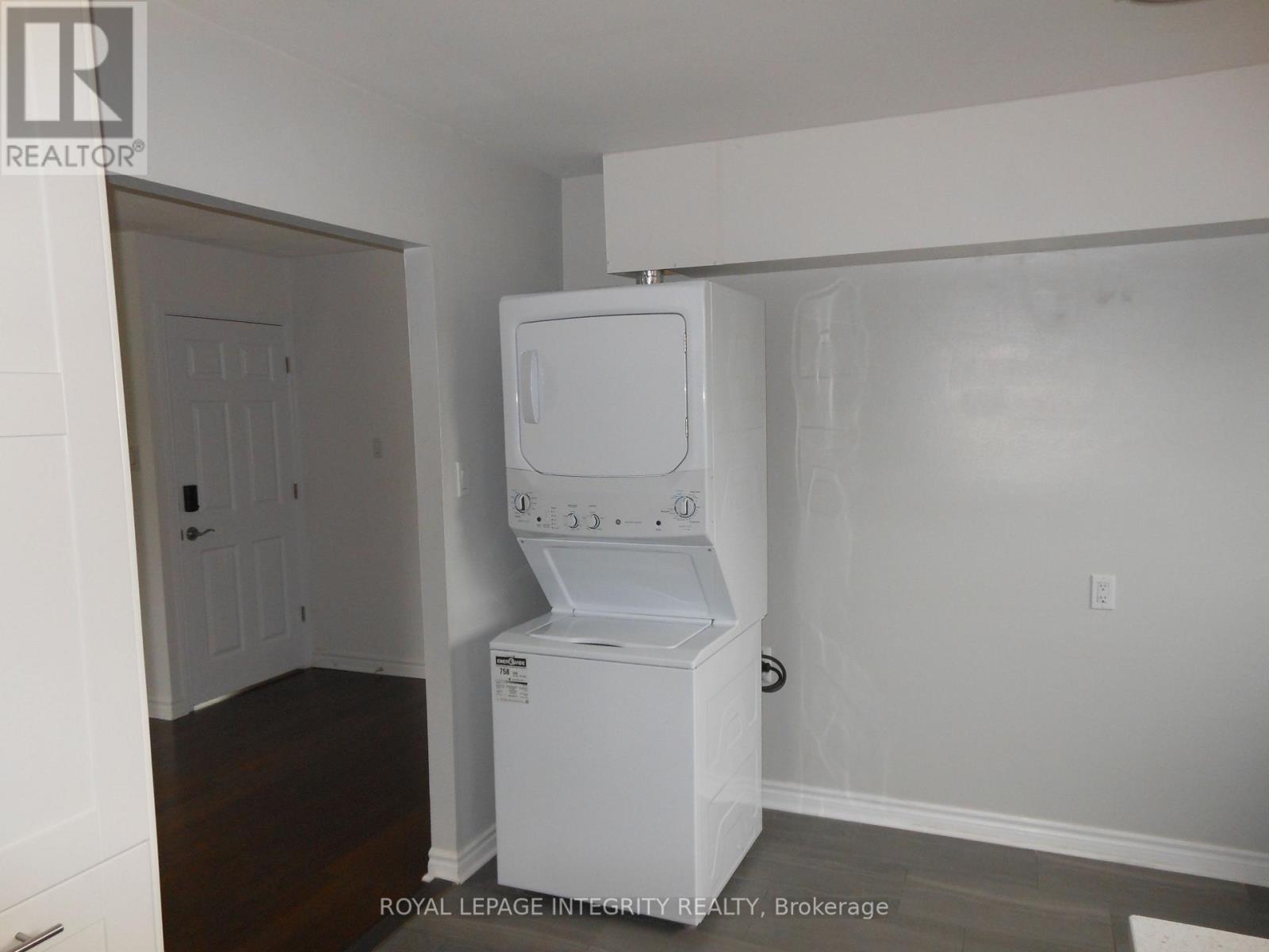 2 Laurie Court, Ottawa, Ontario  K2L 1S3 - Photo 6 - X12452552
