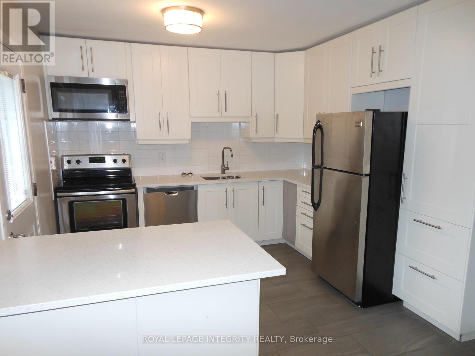 2 Laurie Court, Ottawa, Ontario  K2L 1S3 - Photo 8 - X12452552