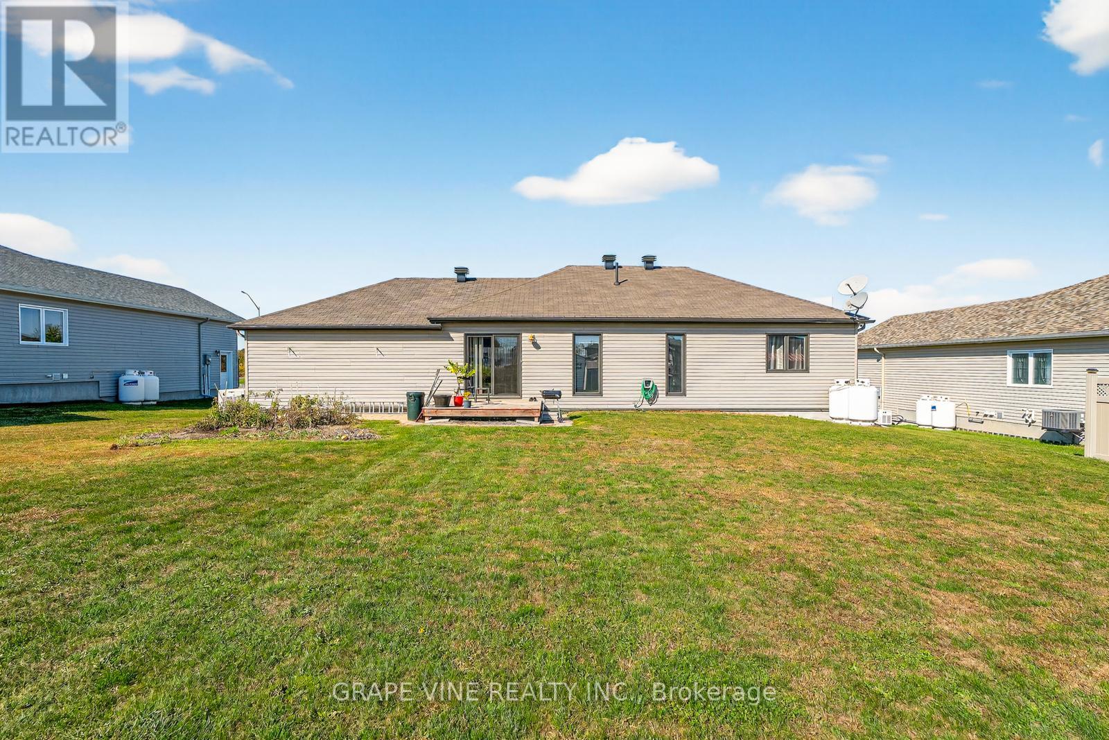 18 Calco Crescent, North Stormont, Ontario  K0C 1W0 - Photo 7 - X12452567