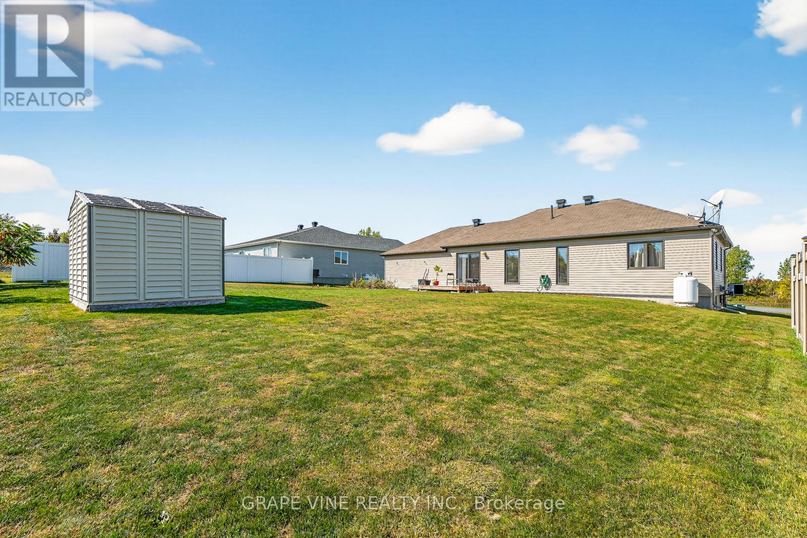 18 Calco Crescent, North Stormont, Ontario  K0C 1W0 - Photo 8 - X12452567