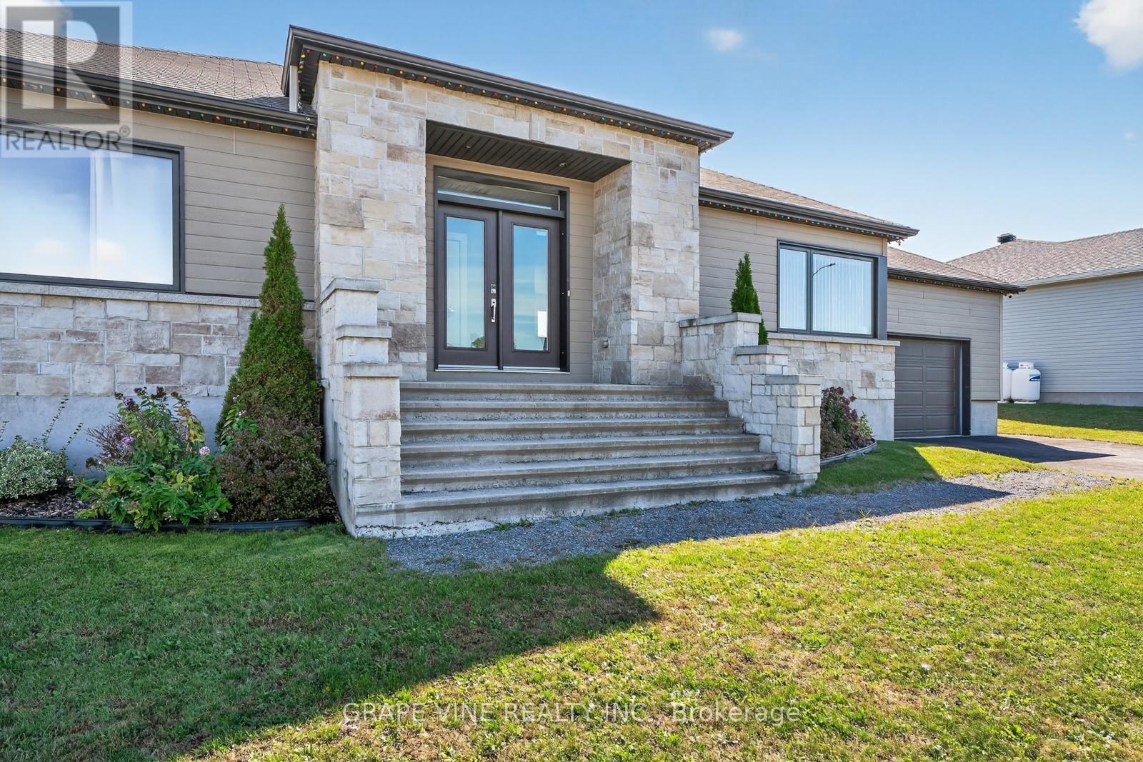 18 Calco Crescent, North Stormont, Ontario  K0C 1W0 - Photo 9 - X12452567