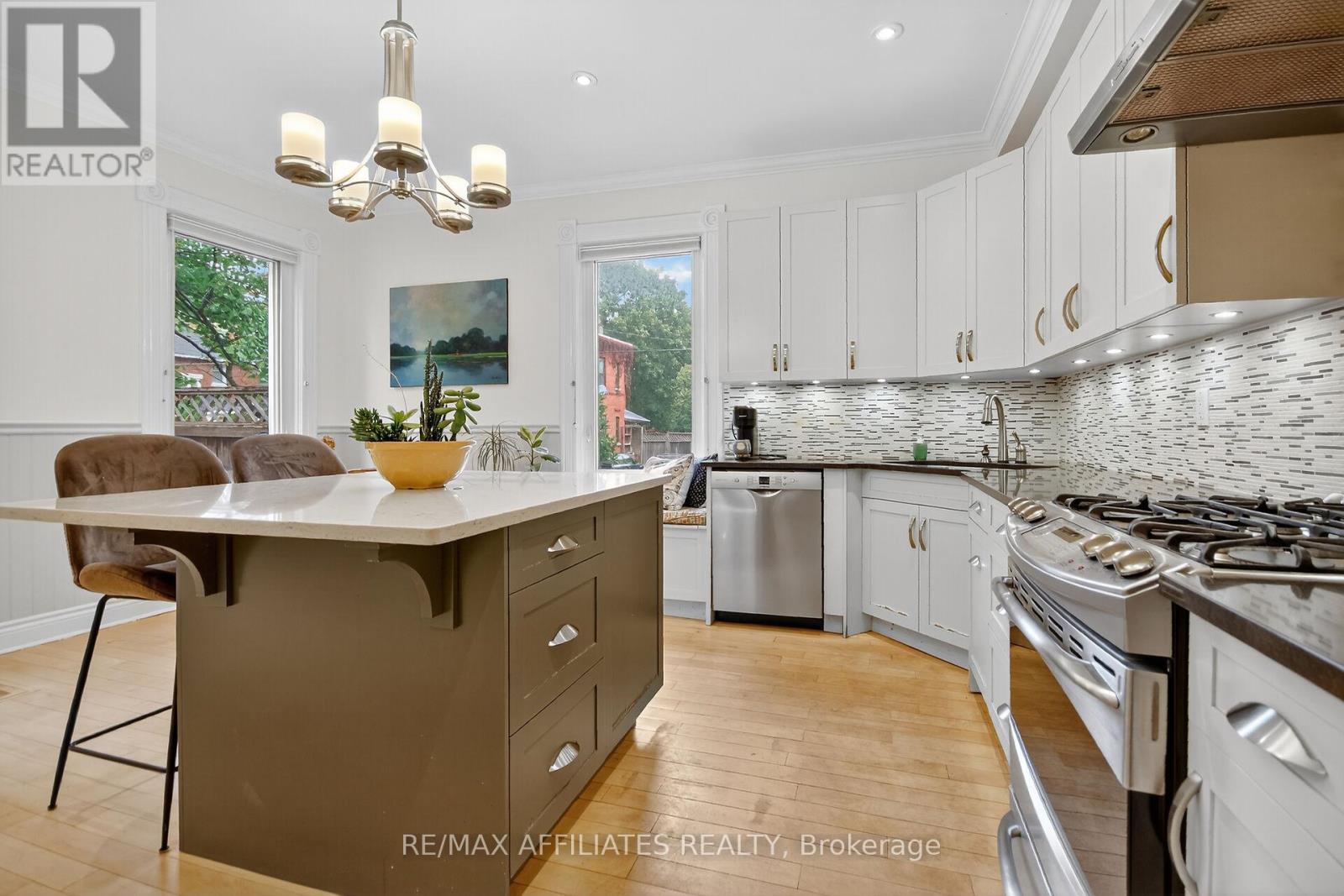31 Fourth Avenue, Ottawa, Ontario  K1S 2L1 - Photo 13 - X12452573