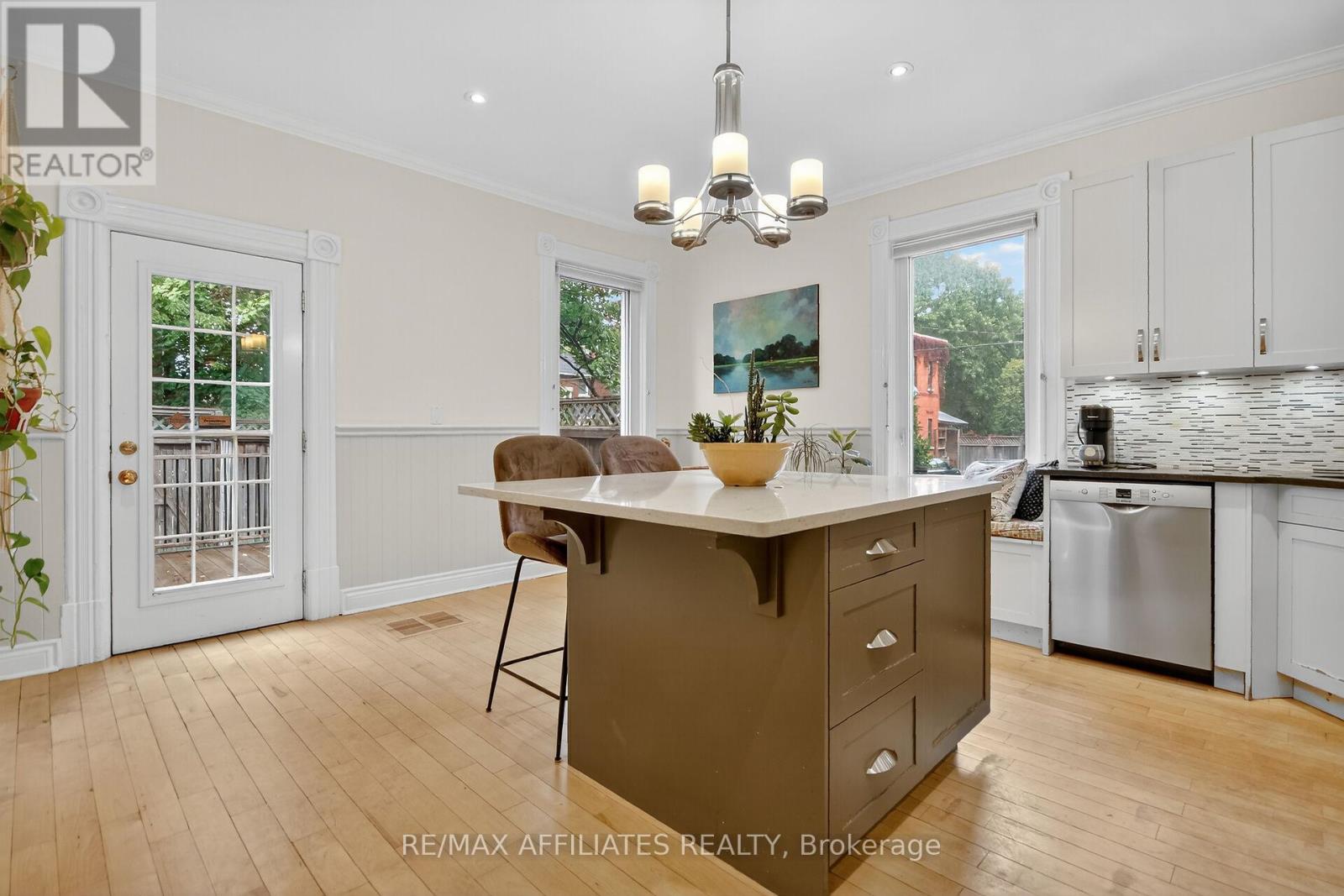 31 Fourth Avenue, Ottawa, Ontario  K1S 2L1 - Photo 17 - X12452573