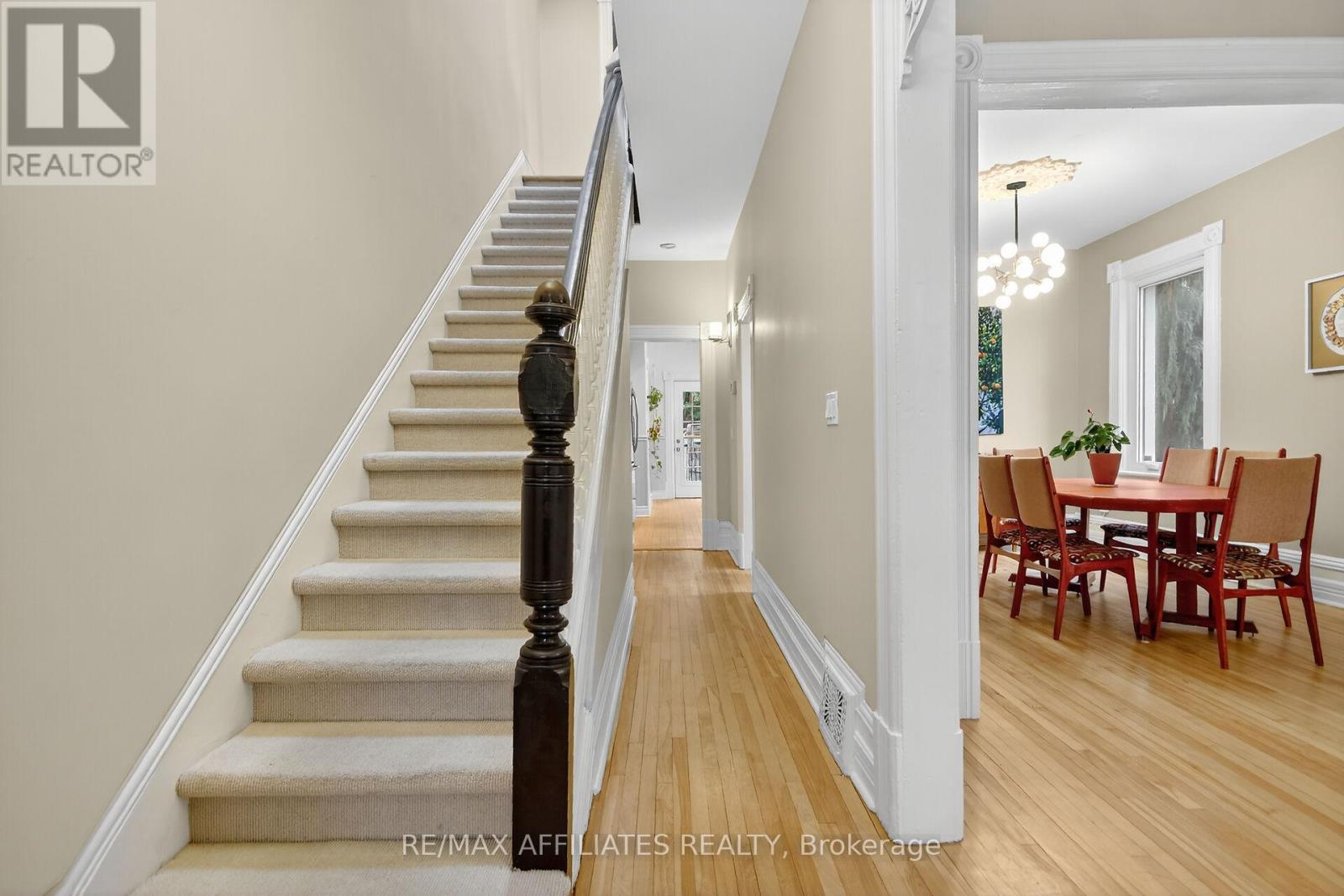 31 Fourth Avenue, Ottawa, Ontario  K1S 2L1 - Photo 2 - X12452573