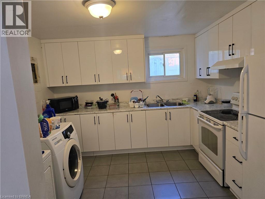 Photo 14 of 18 for 708 Oxford Street E