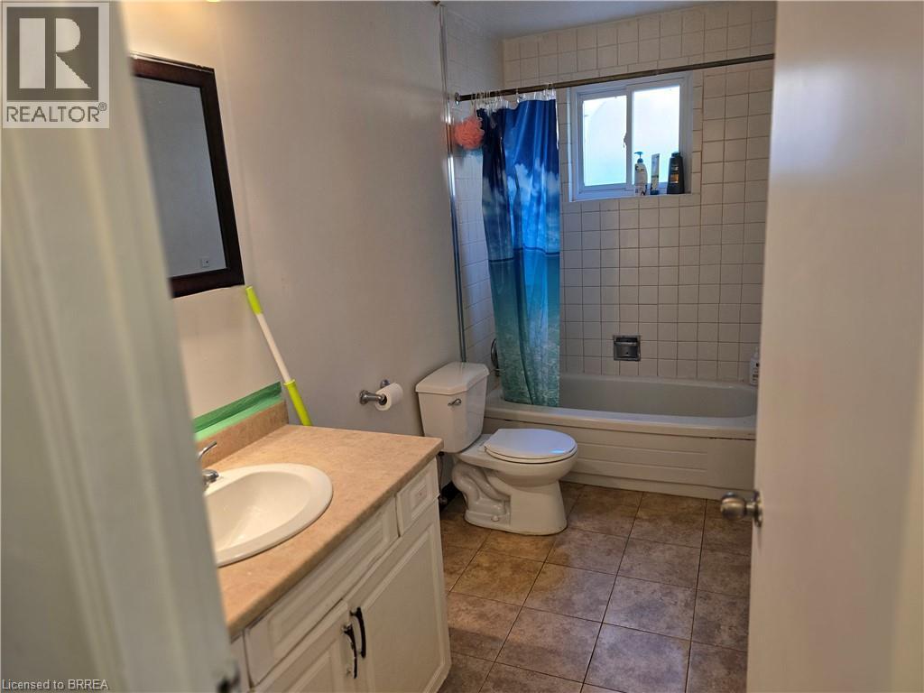 Photo 15 of 18 for 708 Oxford Street E